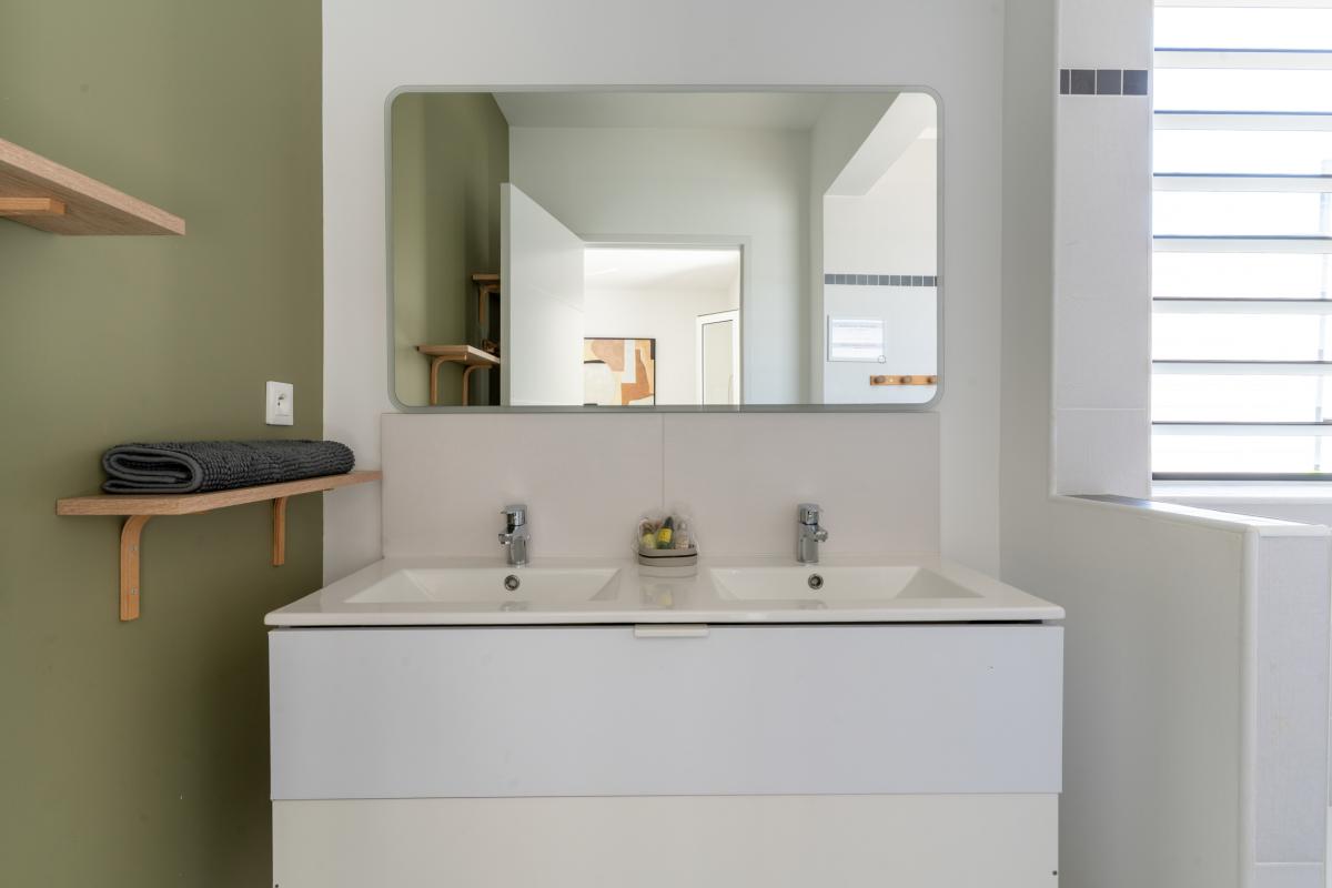 Première chambre double avec salle de douche privative attenante au Diamant. (1)
